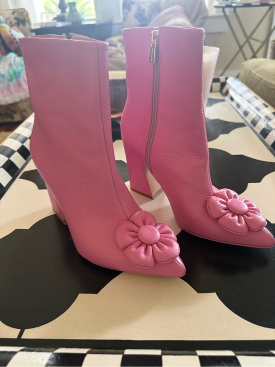 Butrich Shoes - Pink Floral Appliqué Pointed-Toe Block-Heel Ankle Boots